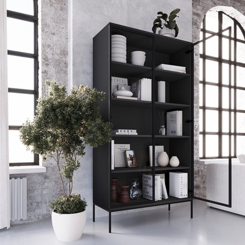 Witryna industrialna z półkami