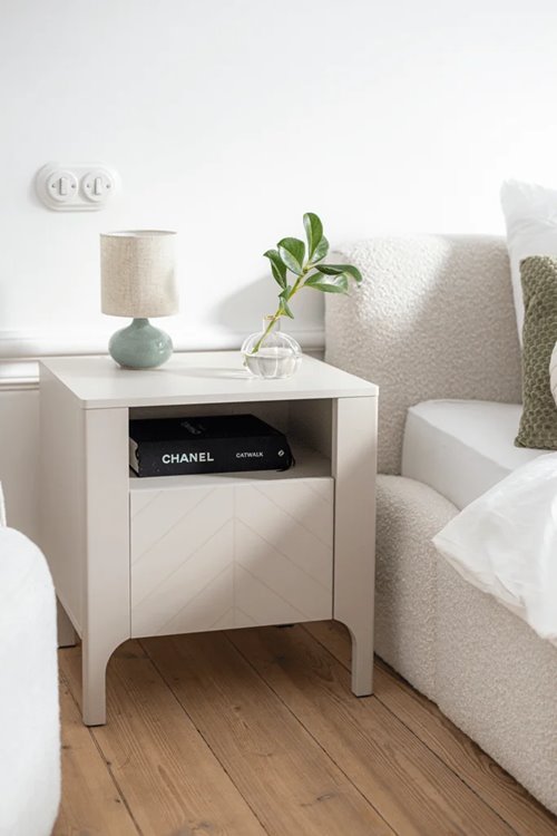 szafka nocna z otwartą wnęką