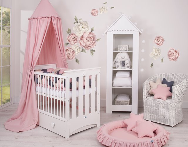 Łóżeczko dziecięce z drewna