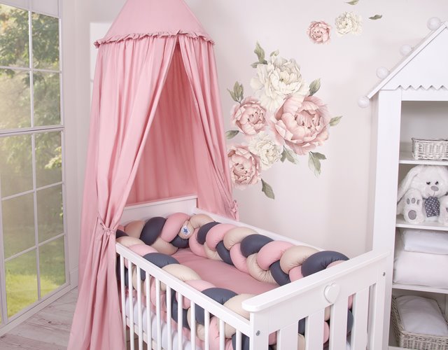 Minimalistyczne łóżeczko niemowlęce