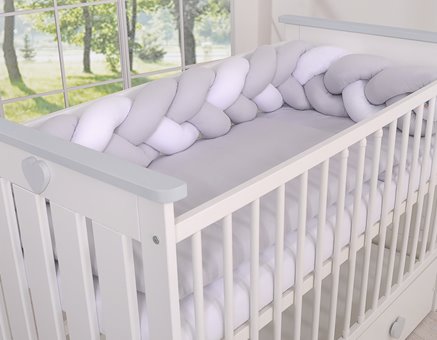 Miękki, ręcznie szyty ochraniacz do łóżeczka