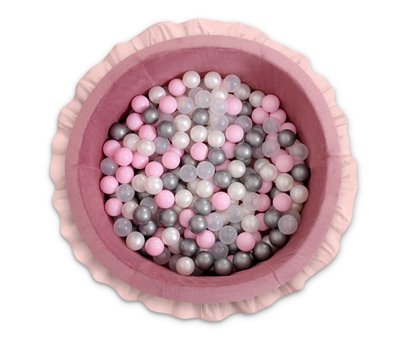 Suchy basen z piłeczkami