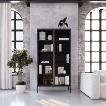 Witryna industrialna czarna